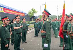Tư lệnh Quân khu kiểm tra, động viên lực lượng tham gia diễu binh, diễu hành kỷ niệm 80 năm thành lập nước